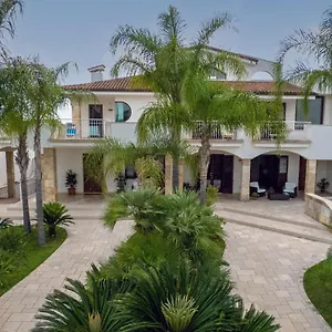 https://villa-silvana-lecce.lecce-hotels.com